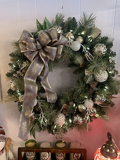 Silver and  White Wreath Light Up battery