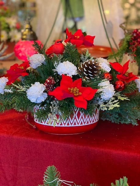 Cardinal Oval Arrangement